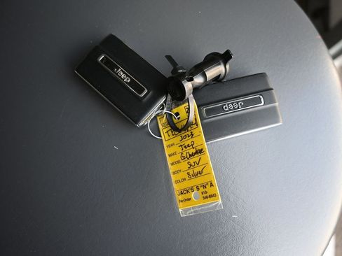 Used 2023 Jeep Grand Cherokee 4WD 4xe image 18