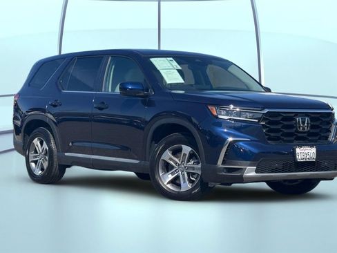 Used 2025 Honda Pilot EX-L image 2
