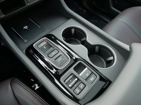 Used 2025 Honda Pilot Black Edition image 24