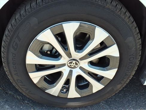 Used 2021 Toyota Prius Prime Limited image 9