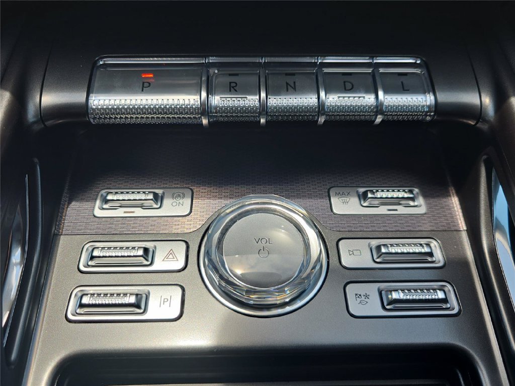 New 2026 Lincoln Nautilus Premier AWD/4WD image 16
