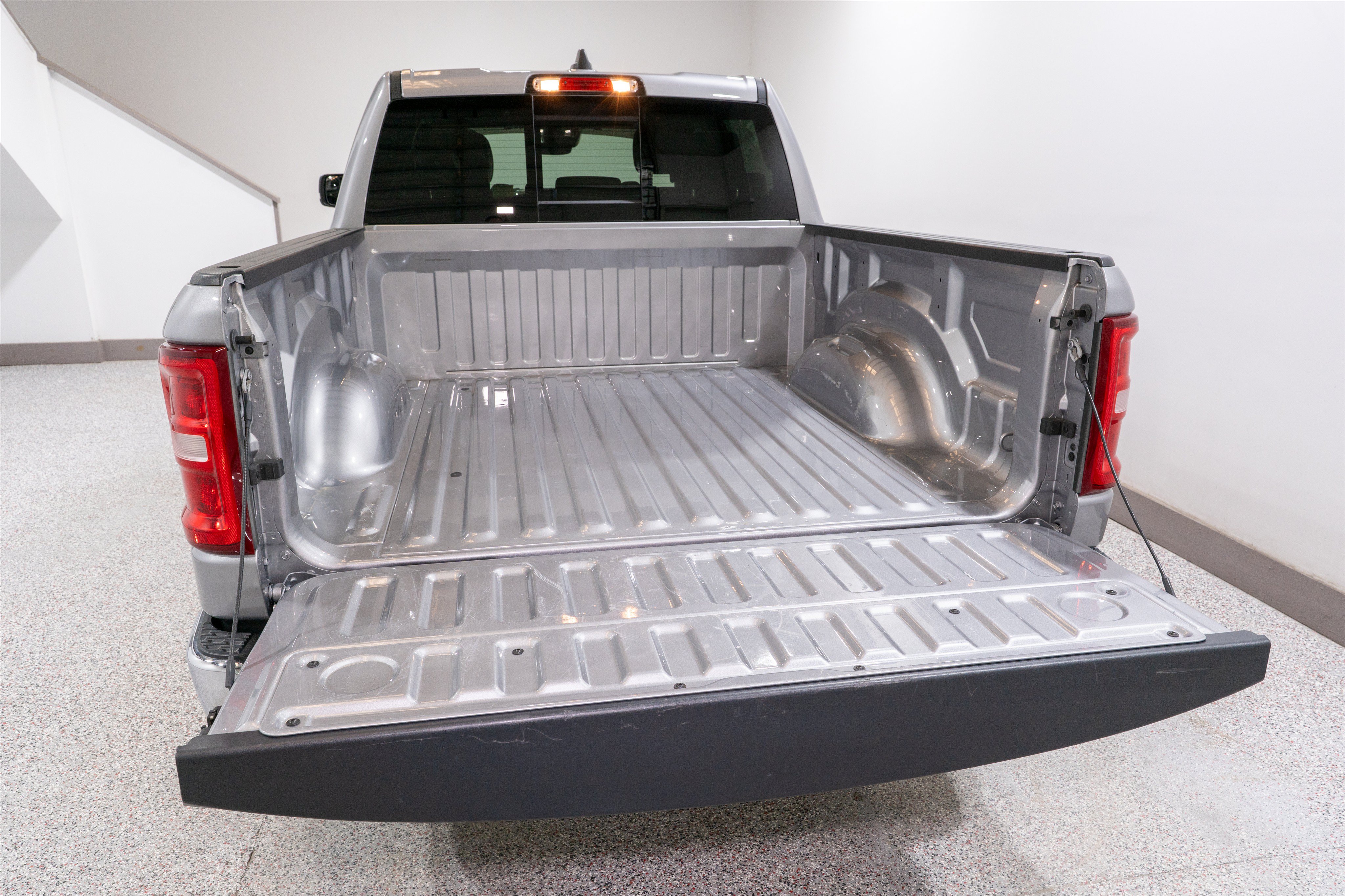 Used 2025 RAM 1500 Laramie AWD/4WD image 11