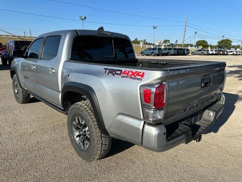 Used 2022 Toyota Tacoma TRD Off-Road w/ Technology Package AWD/4WD image 9
