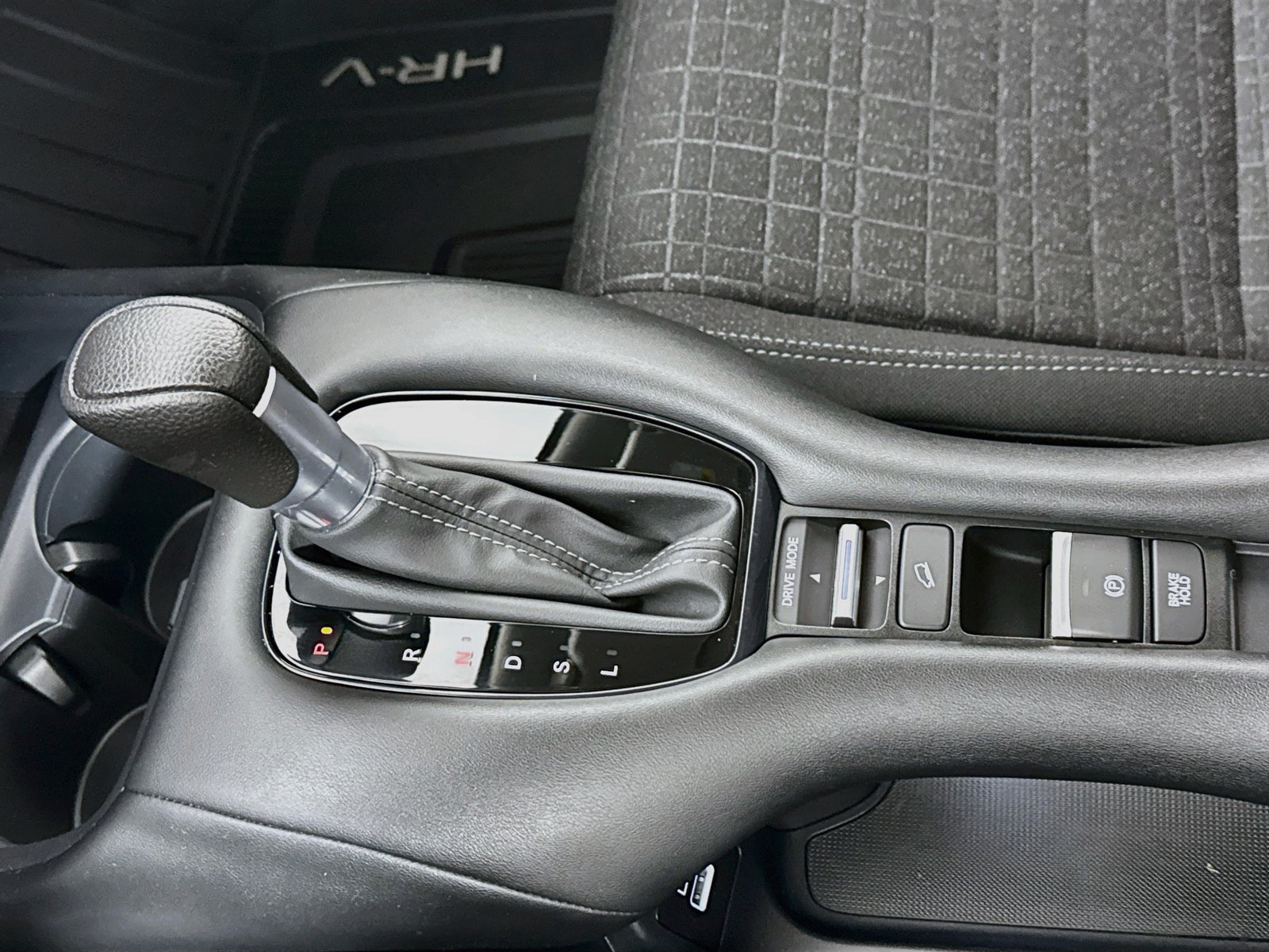 Used 2023 Honda HR-V LX image 16
