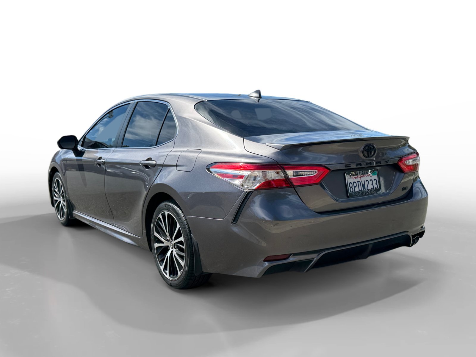Used 2020 Toyota Camry SE FWD image 3