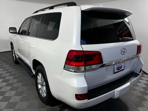 Used 2018 Toyota Land Cruiser w/ Four Season Floor Mat Package AWD/4WD image 7