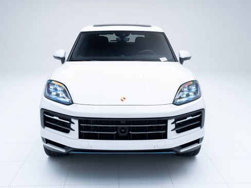 New 2025 Porsche Cayenne E-Hybrid image 6