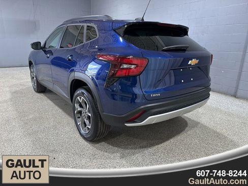Used 2024 Chevrolet Trax LT w/ Driver Confidence Package image 6