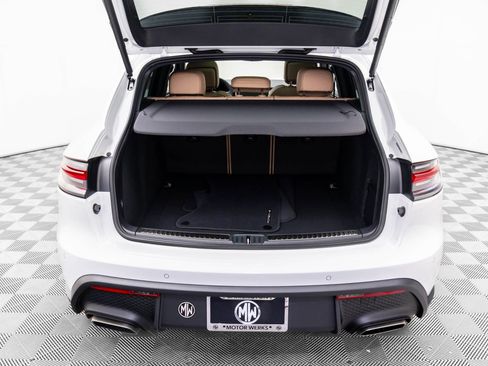 Certified 2026 Porsche Macan AWD/4WD image 31