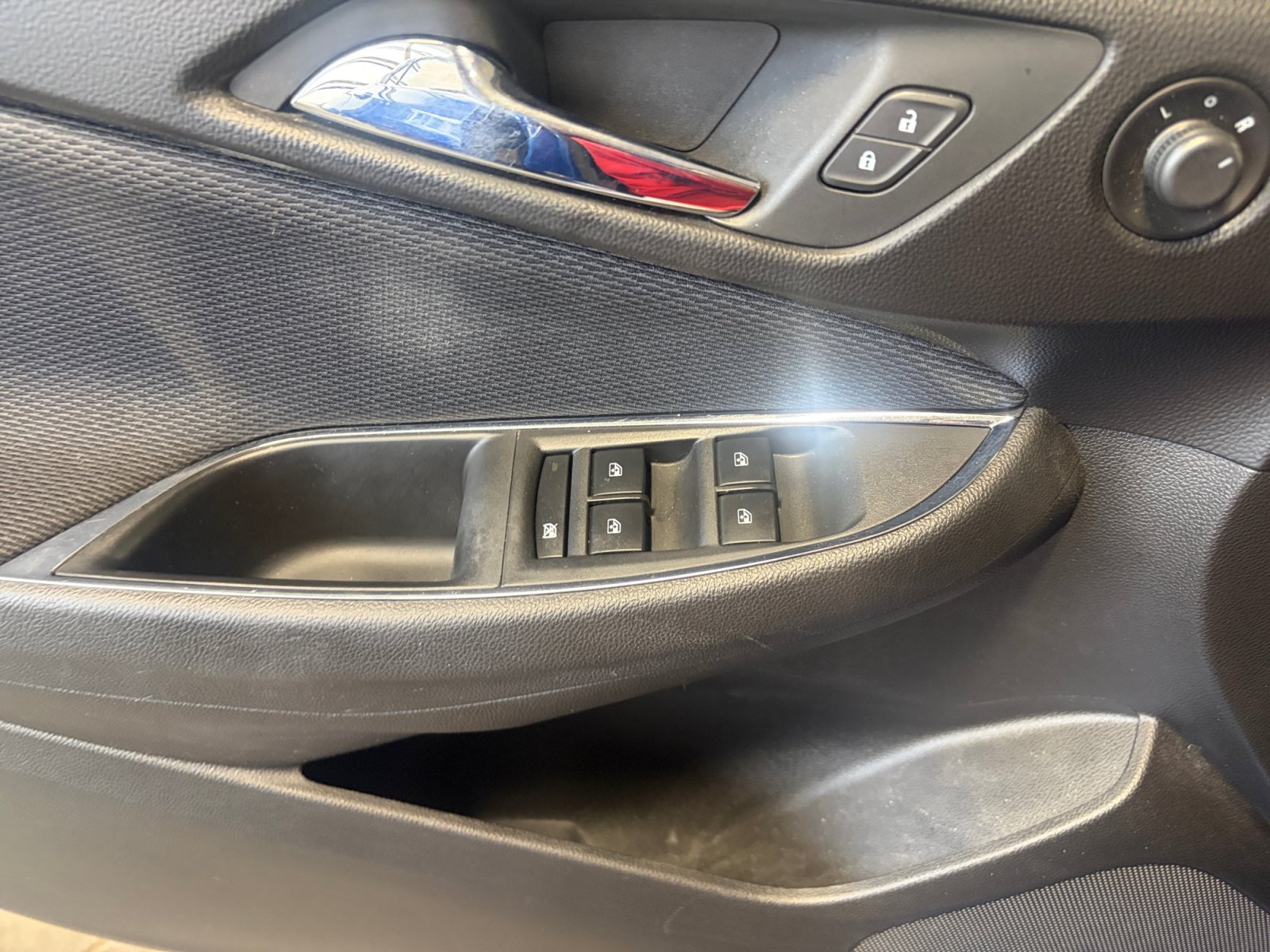 Used 2017 Chevrolet Cruze LT FWD image 22