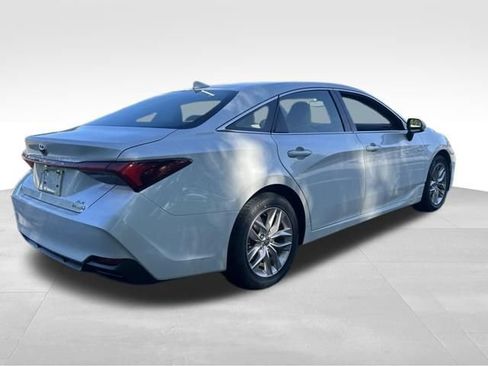 Used 2021 Toyota Avalon XLE w/ Moonroof Package FWD image 5