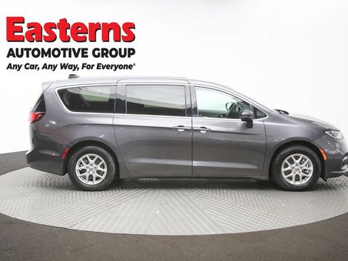 Used 2023 Chrysler Pacifica Touring-L FWD image 44