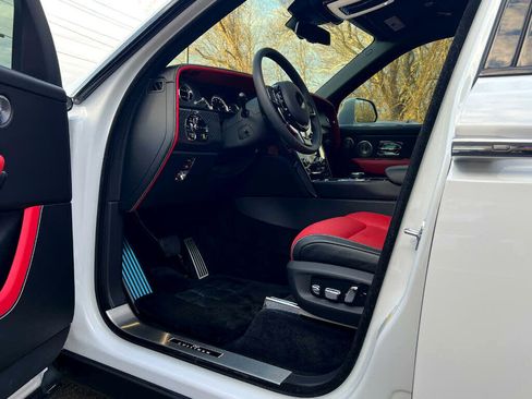 Used 2022 Rolls-Royce Cullinan Black Badge image 27