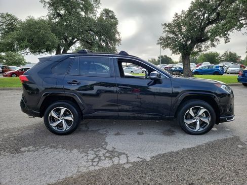 Used 2021 Toyota RAV4 SE w/ Weather & Moonroof Package AWD/4WD image 4