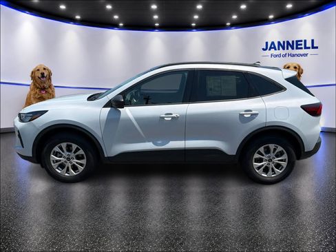 Used 2025 Ford Escape Active w/ Tech Pack #1 AWD/4WD image 9
