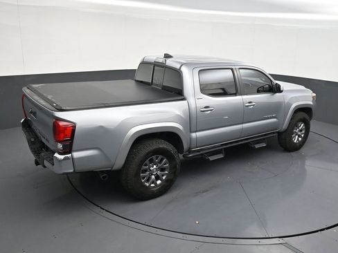 Used 2019 Toyota Tacoma SR5 w/ SR5 Appearance Package (SM) RWD image 17
