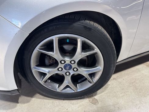Used 2014 Ford Focus SE w/ Equipment Group 201A image 2
