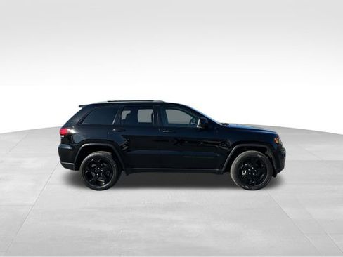 Used 2019 Jeep Grand Cherokee Laredo image 6