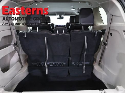 Used 2023 Chrysler Pacifica Touring-L FWD image 9