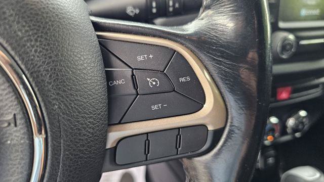 Used 2017 Jeep Renegade Latitude w/ Cold Weather Group AWD/4WD image 13