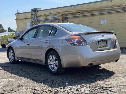 Used 2011 Nissan Altima 2.5 SL w/ Technology Pkg FWD image 8