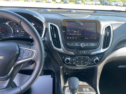 Used 2024 Chevrolet Equinox Premier image 11
