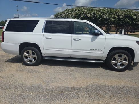 Used 2020 Chevrolet Suburban Premier RWD image 14