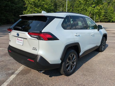 Used 2023 Toyota RAV4 XLE Premium AWD/4WD image 4