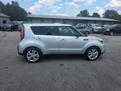 Used 2016 Kia Soul + FWD image 4
