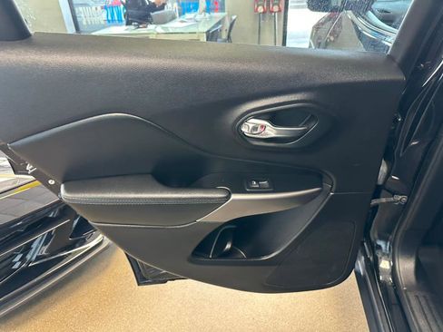 Used 2021 Jeep Cherokee Latitude Lux w/ Sun & Sound Group image 25