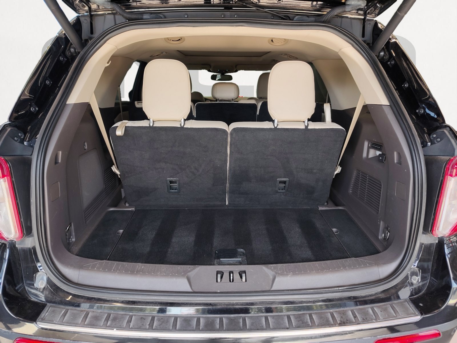 Used 2020 Ford Explorer Platinum w/ Premium Technology Package AWD/4WD image 13