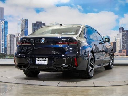 Used 2025 BMW 760i xDrive w/ Executive Package AWD/4WD image 8