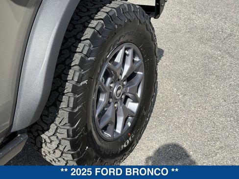 New 2025 Ford Bronco Badlands AWD/4WD image 13