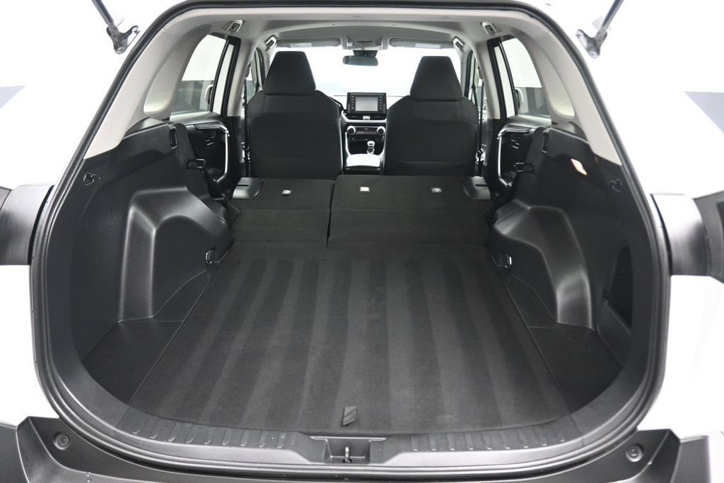 Used 2019 Toyota RAV4 LE FWD image 41