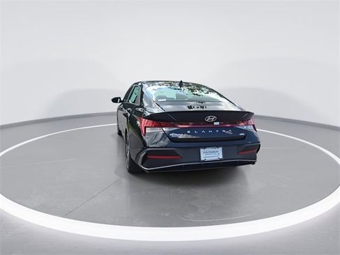 New 2025 Hyundai Elantra SEL image 7
