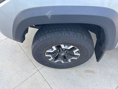 Used 2017 Toyota Tacoma TRD Off-Road w/ Tow Package (A/T) AWD/4WD image 11