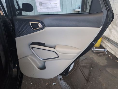 Used 2024 Kia Soul EX image 16