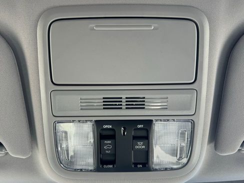 Used 2023 Honda Odyssey EX-L image 32