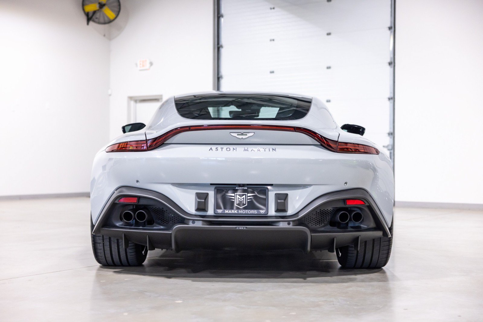 Used 2023 Aston Martin V8 Vantage Coupe RWD image 5