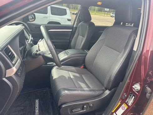 Used 2019 Toyota Highlander Plus image 18