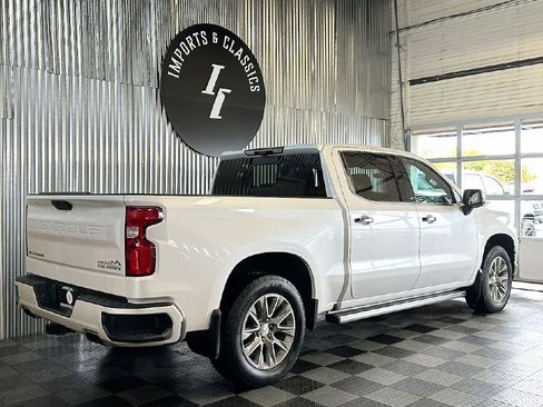 Used 2022 Chevrolet Silverado 1500 High Country w/ Technology Package image 3