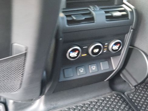 New 2025 Land Rover Defender 110 V8 image 32