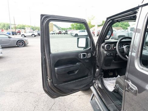 Certified 2023 Jeep Gladiator Sport AWD/4WD image 10