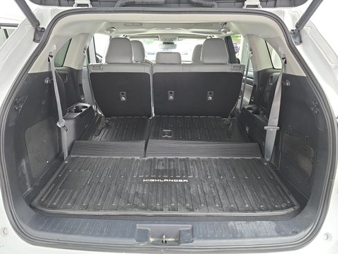 Used 2023 Toyota Highlander Limited FWD image 13