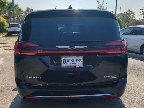 Used 2024 Chrysler Pacifica Limited w/ Trailer Tow Group image 4