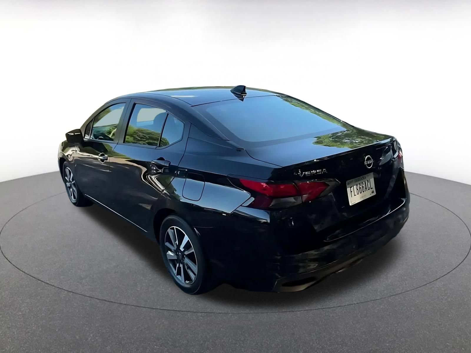 Used 2025 Nissan Versa SV FWD image 9