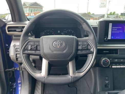 Used 2025 Toyota Tacoma TRD Off-Road AWD/4WD image 24