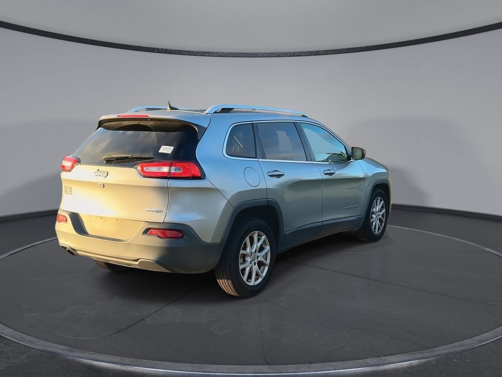 Used 2017 Jeep Cherokee Latitude FWD image 8
