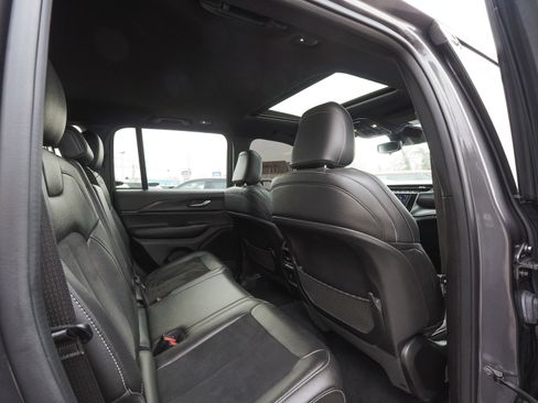 Used 2024 Jeep Grand Cherokee Altitude image 38