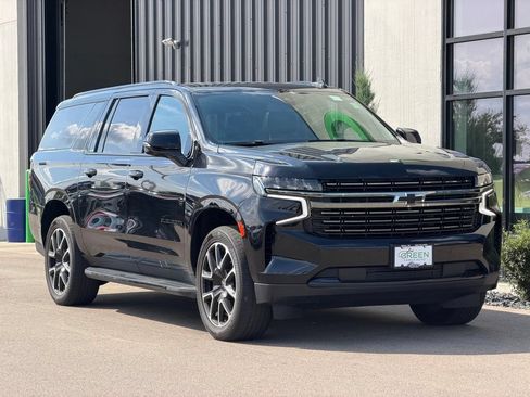 Used 2022 Chevrolet Suburban RST w/ Luxury Package AWD/4WD image 4